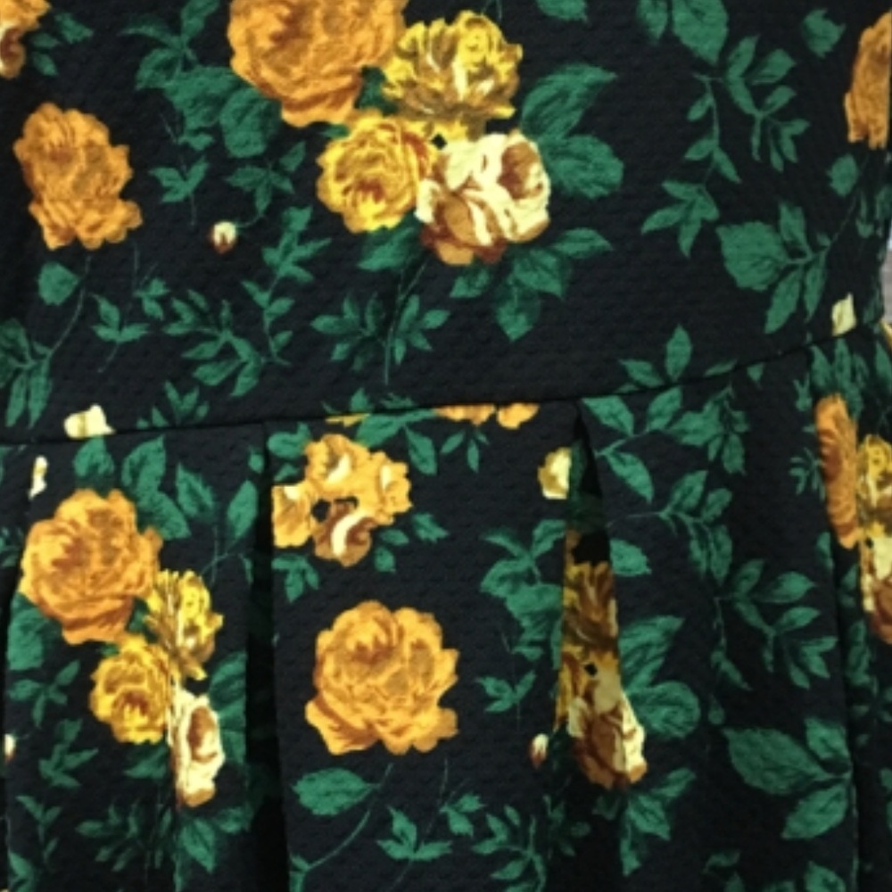 S or L Amelia black with yellow roses, vintage